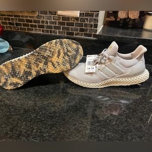 New Ultra 4D ‘Grey gold metallic’ size 13 with box. Missing lid